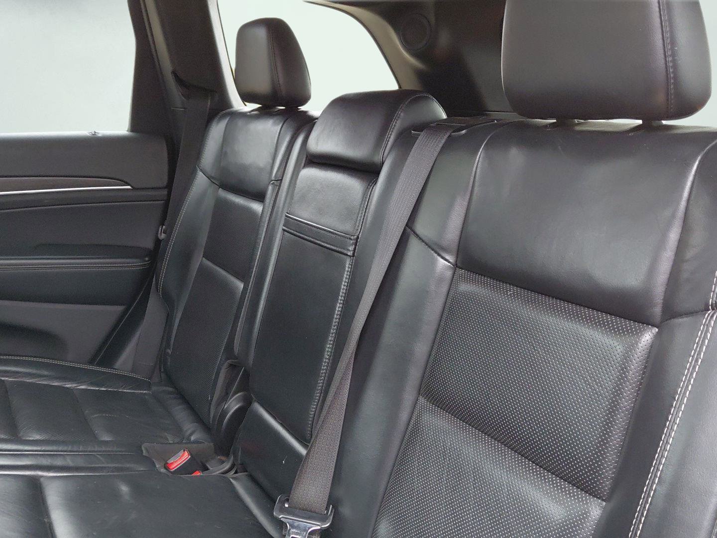 Used 2015 Jeep Grand Cherokee Limited w/ Luxury Group II image 37