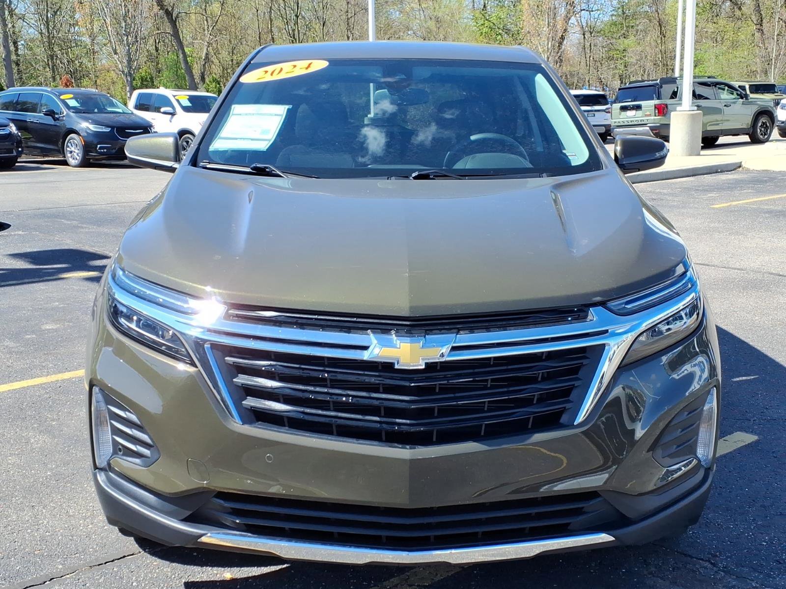 Used 2024 Chevrolet Equinox LT image 2