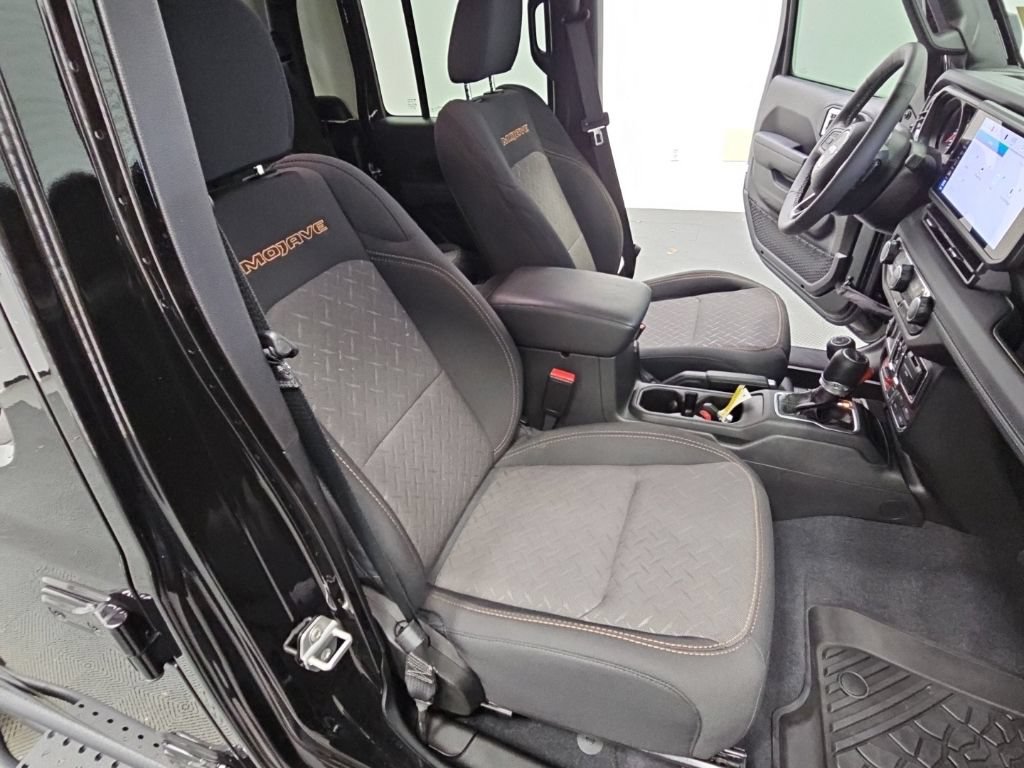 Used 2025 Jeep Gladiator Mojave w/ Convenience Group AWD/4WD image 38