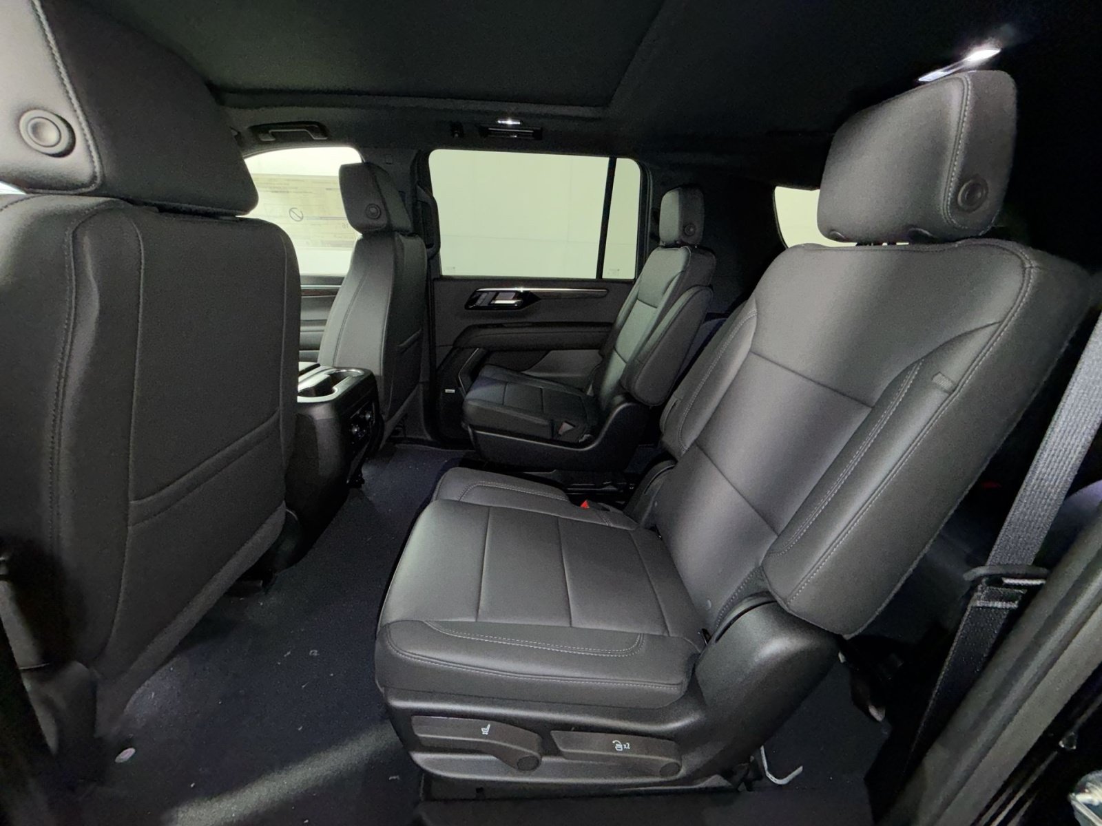 New 2026 Chevrolet Suburban LT w/ Advanced Technology Package AWD/4WD image 25