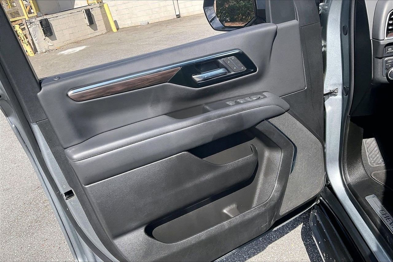Used 2025 Chevrolet Tahoe LT image 28