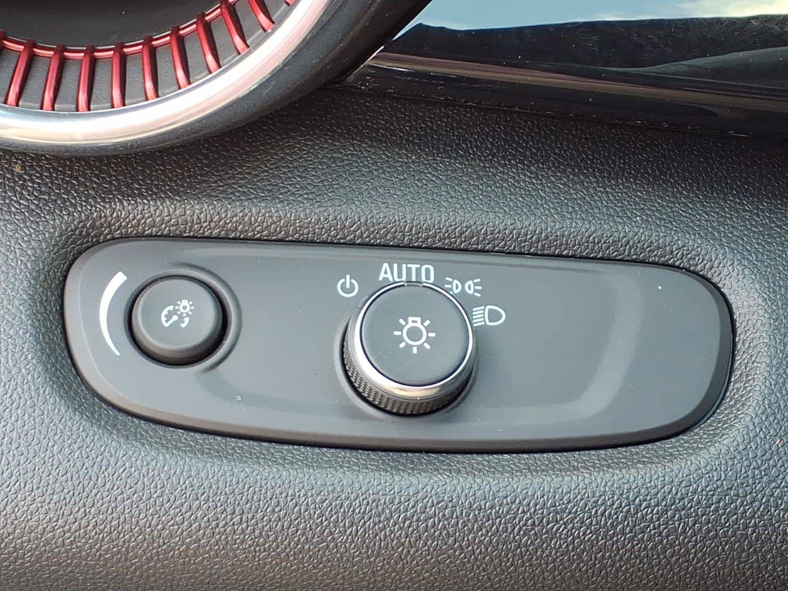Used 2024 Chevrolet Trax RS FWD image 11