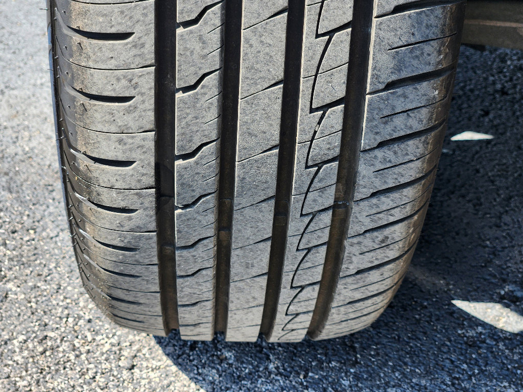 Used 2025 Chrysler Pacifica Limited image 11