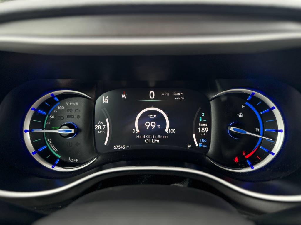 Used 2023 Chrysler Pacifica Touring-L FWD image 16