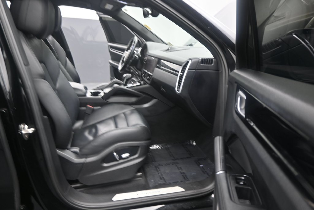 Used 2020 Porsche Cayenne AWD/4WD image 17