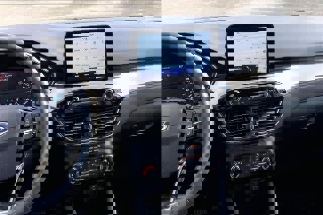 Used 2022 Ford Escape SE w/ Cold Weather Package image 5