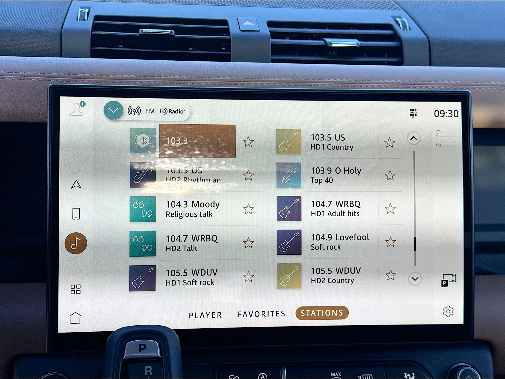 New 2026 Land Rover Defender 130 X-Dynamic SE image 32