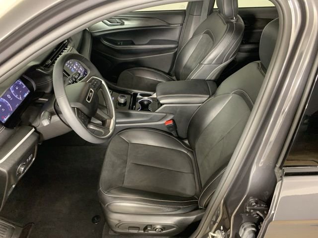 Used 2023 Jeep Grand Cherokee Altitude image 28