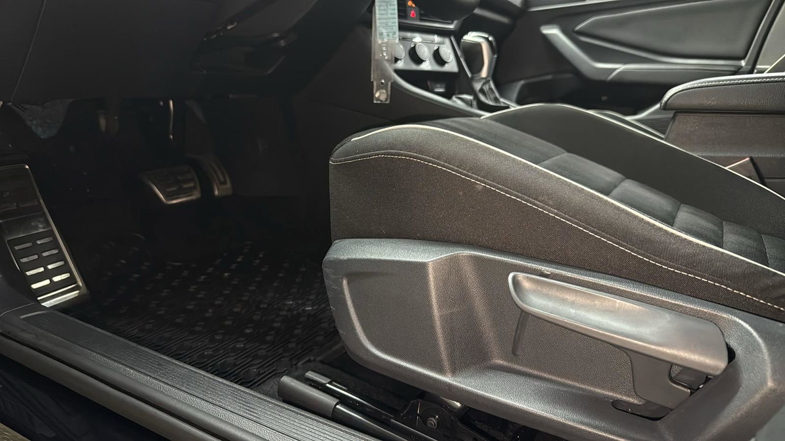 Used 2023 Volkswagen Jetta Sport image 12