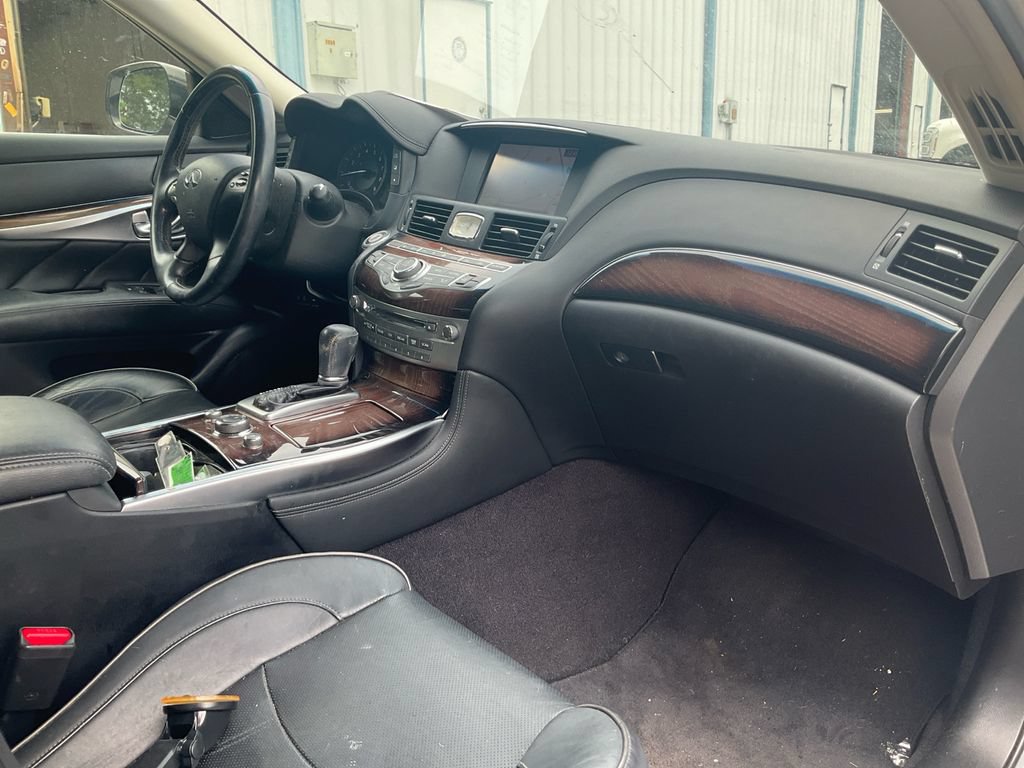 Used 2016 INFINITI Q70 L 3.7 w/ Deluxe Touring Package RWD image 11
