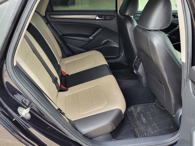Used 2020 Volkswagen Passat 2.0T R-Line FWD image 28