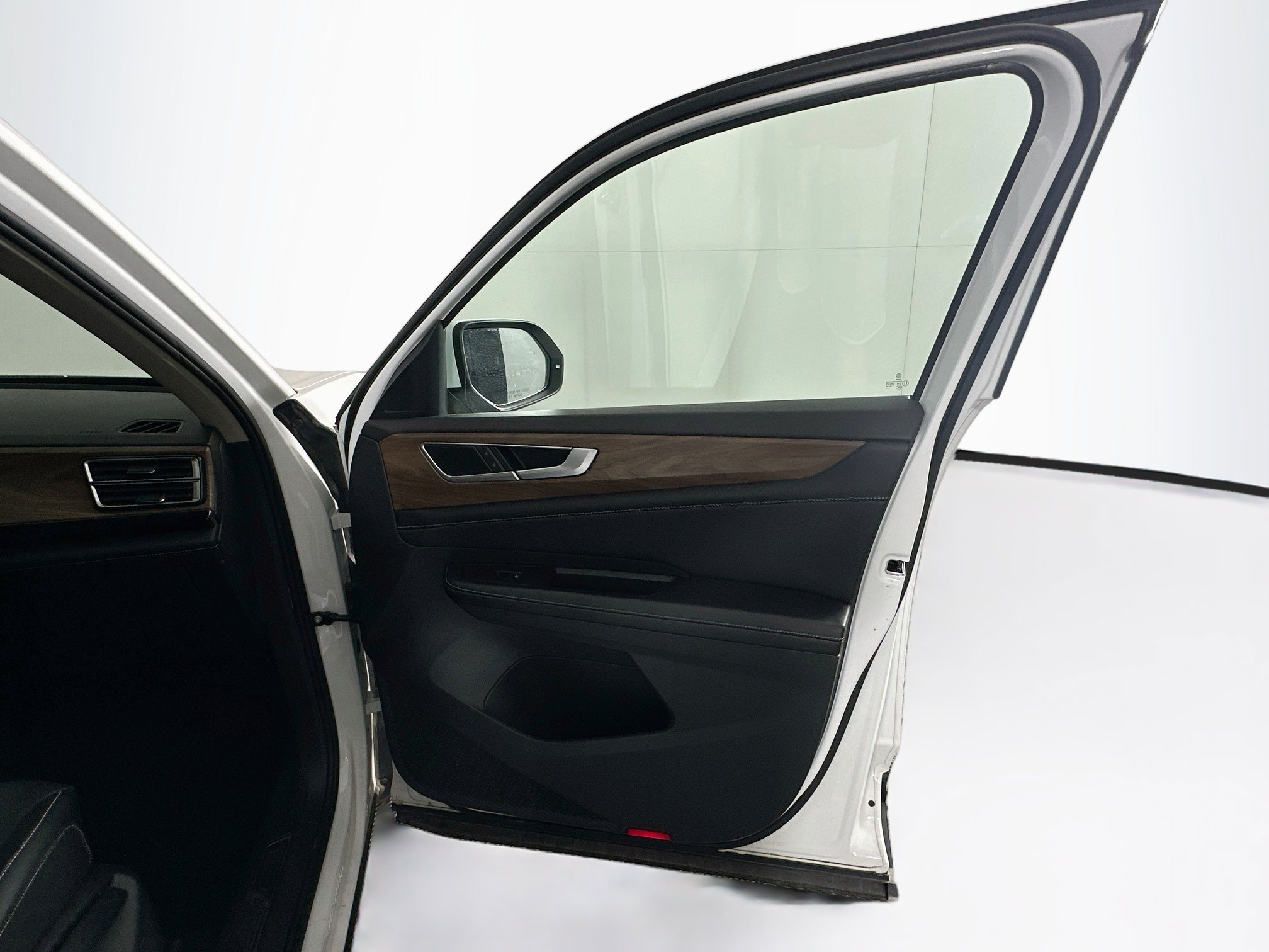 Used 2025 Volkswagen Atlas SE FWD image 33