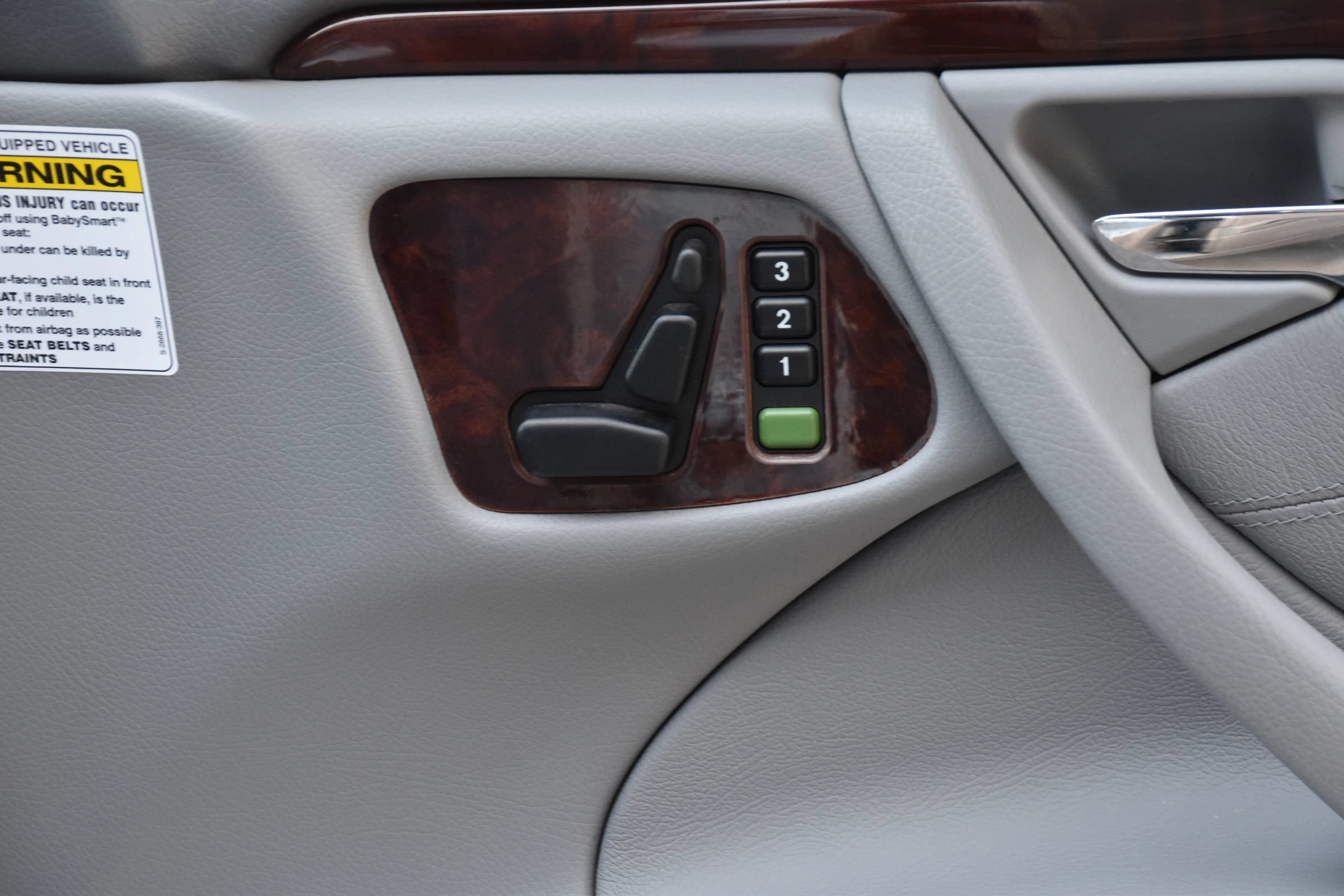Used 2000 Mercedes-Benz E 320 Sedan image 23