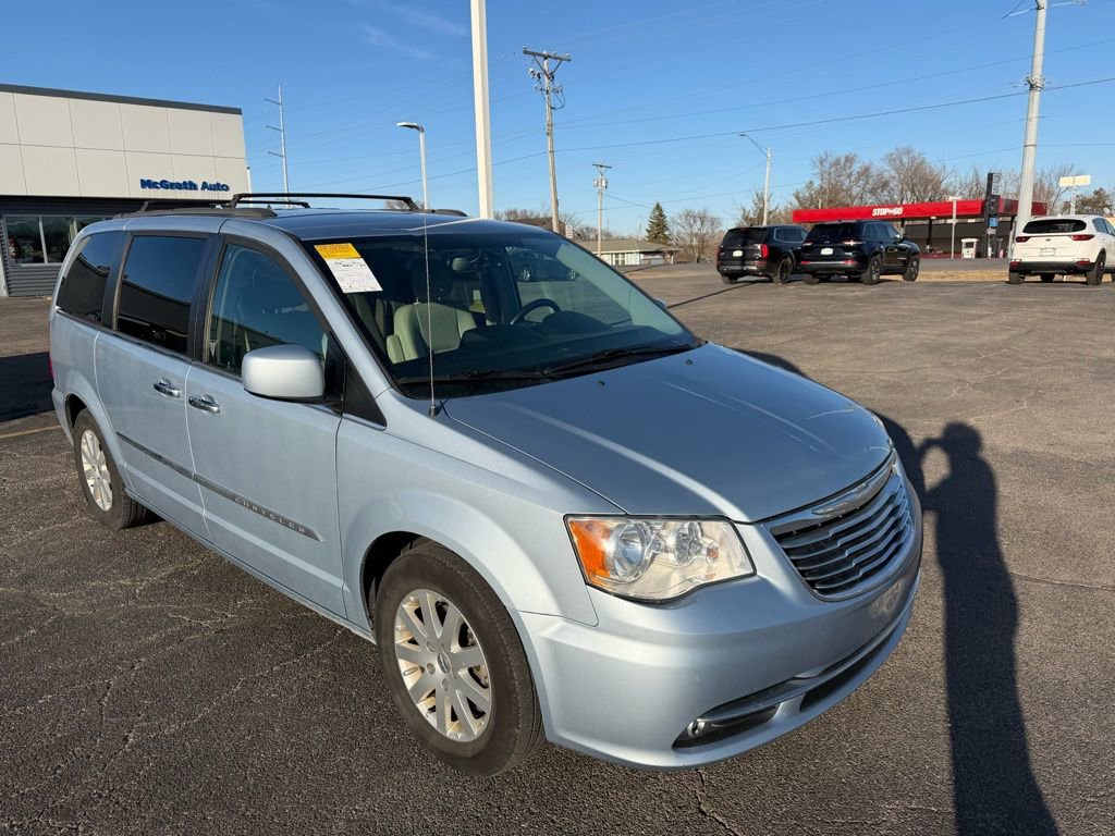 Used 2016 Chrysler Town & Country Touring w/ Driver Convenience Group image 3
