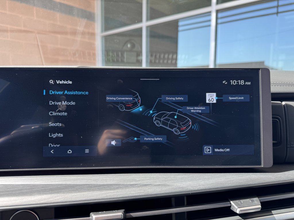 Used 2024 Hyundai Santa Fe Limited image 24