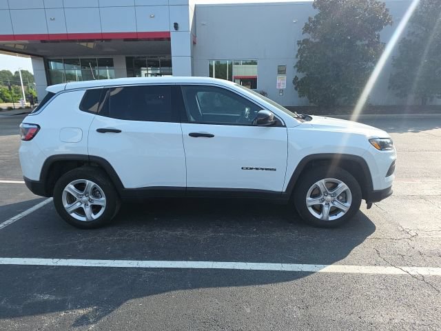 Used 2023 Jeep Compass Sport AWD/4WD image 4