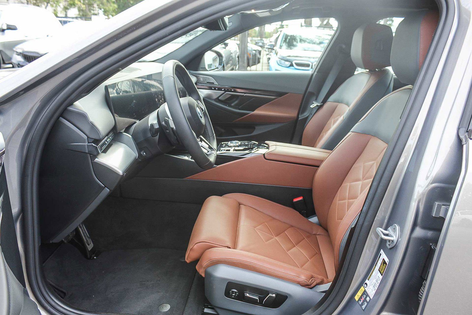 Used 2025 BMW i5 xDrive40 image 17