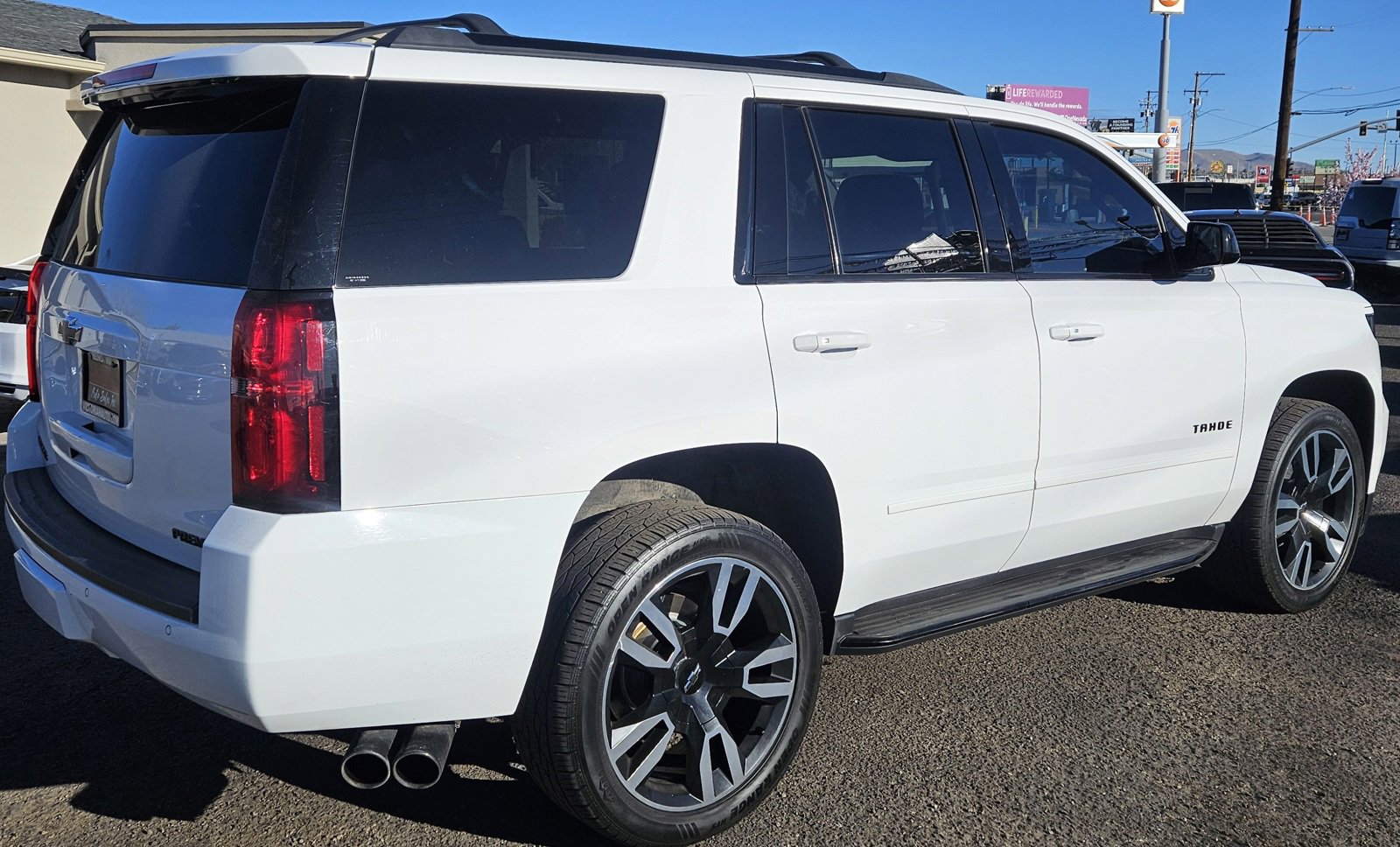 Used 2019 Chevrolet Tahoe Premier w/ RST 6.2L Performance Edition AWD/4WD image 4