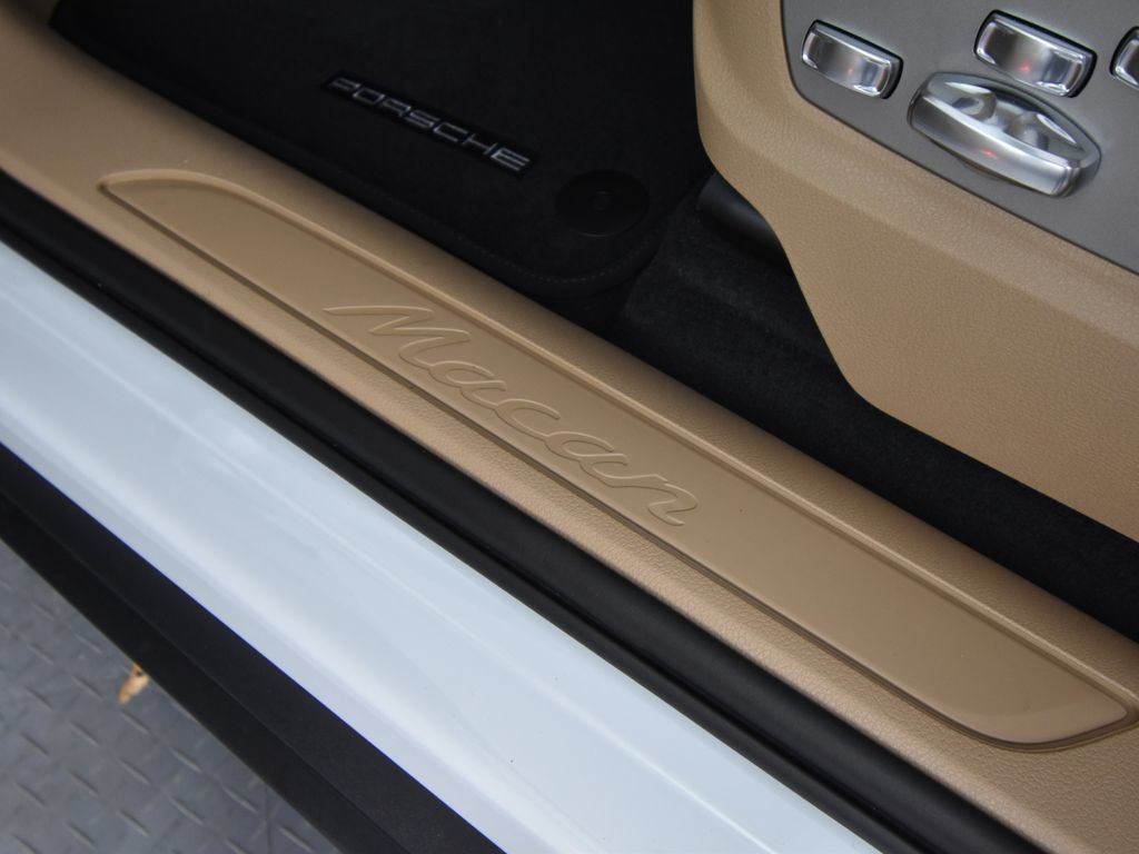 Used 2026 Porsche Macan AWD/4WD image 17