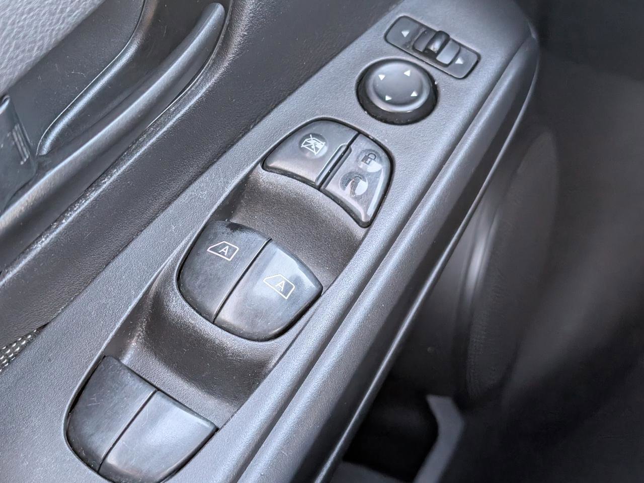 Used 2018 Nissan Kicks S image 10