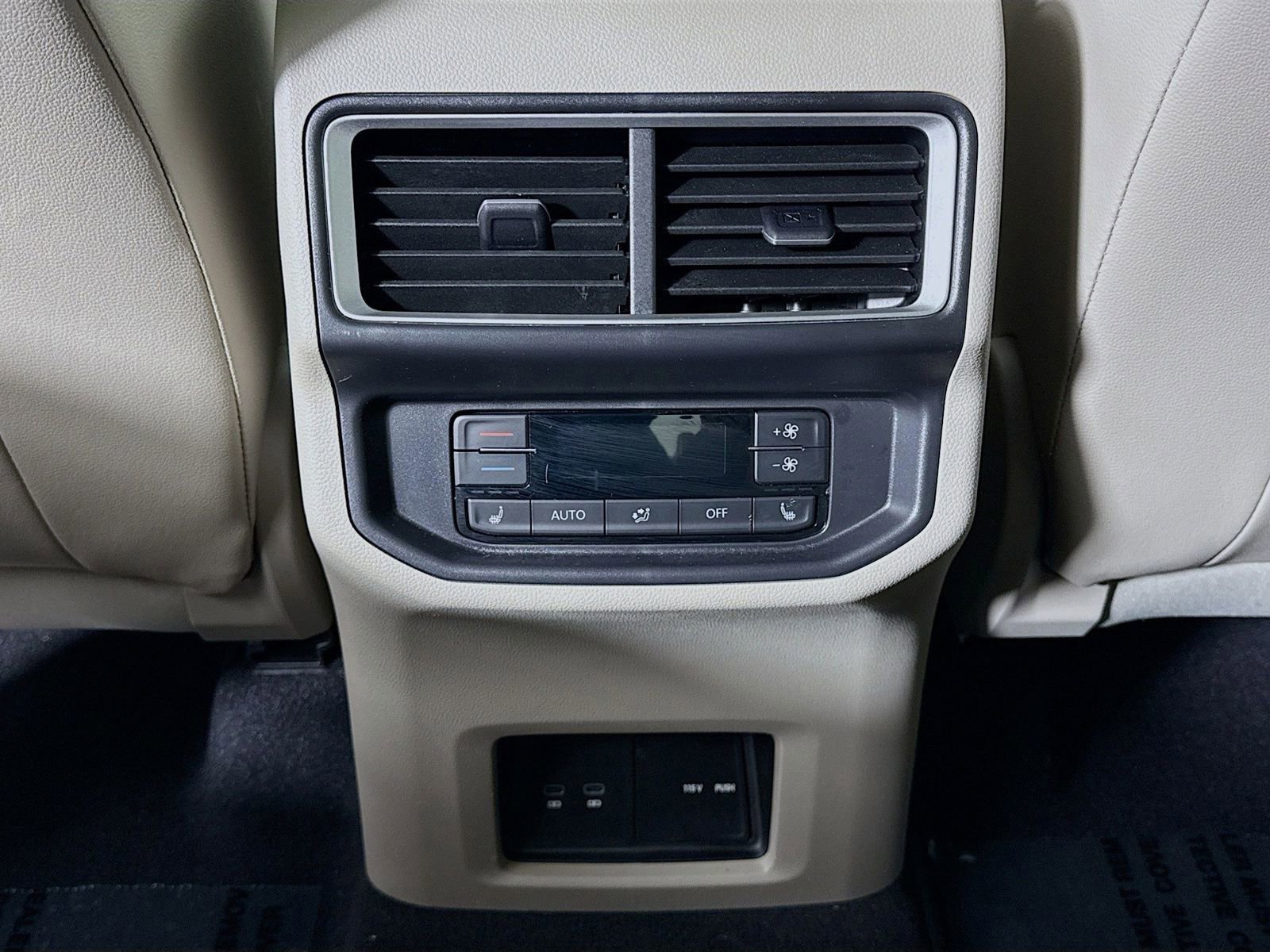 Used 2025 Volkswagen Atlas SEL image 24