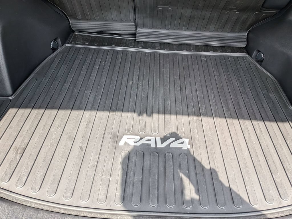 Used 2022 Toyota RAV4 XLE AWD/4WD image 20