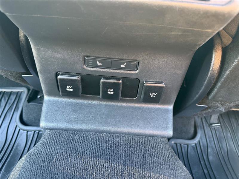 Used 2018 Land Rover Range Rover Velar R-Dynamic SE image 20