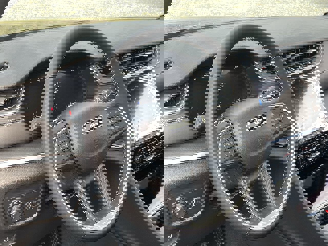 New 2025 Jeep Grand Cherokee Altitude image 14