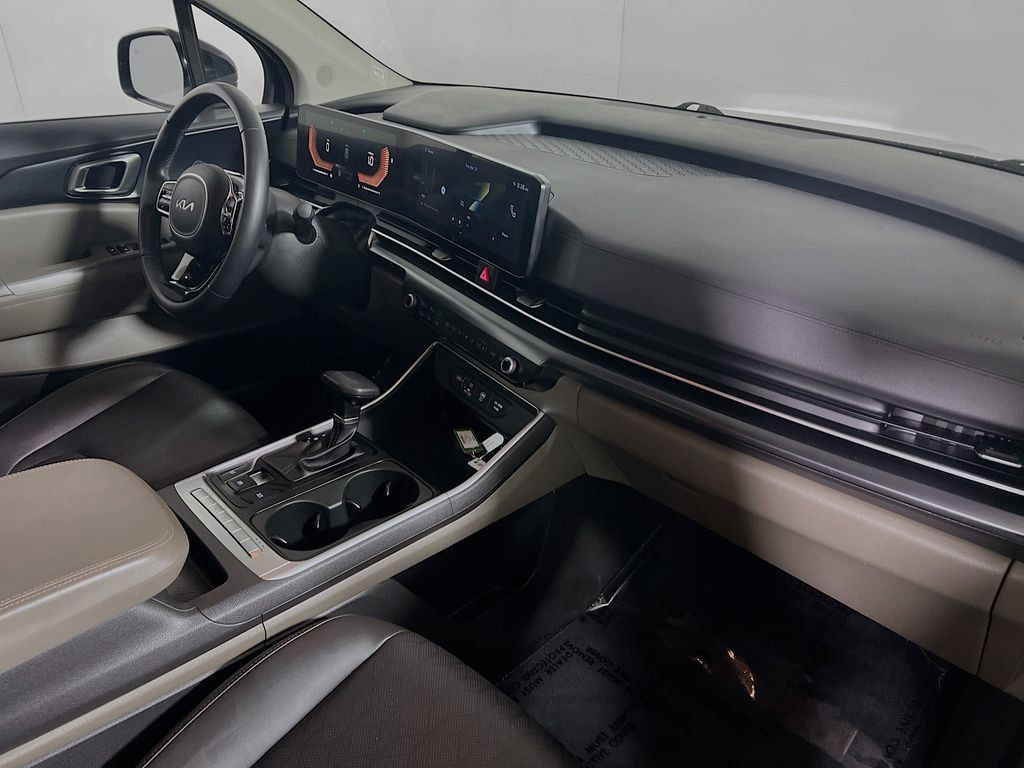 Used 2025 Kia Carnival FWD image 27