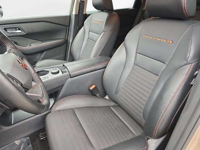 Used 2025 Nissan Rogue SV AWD/4WD image 15