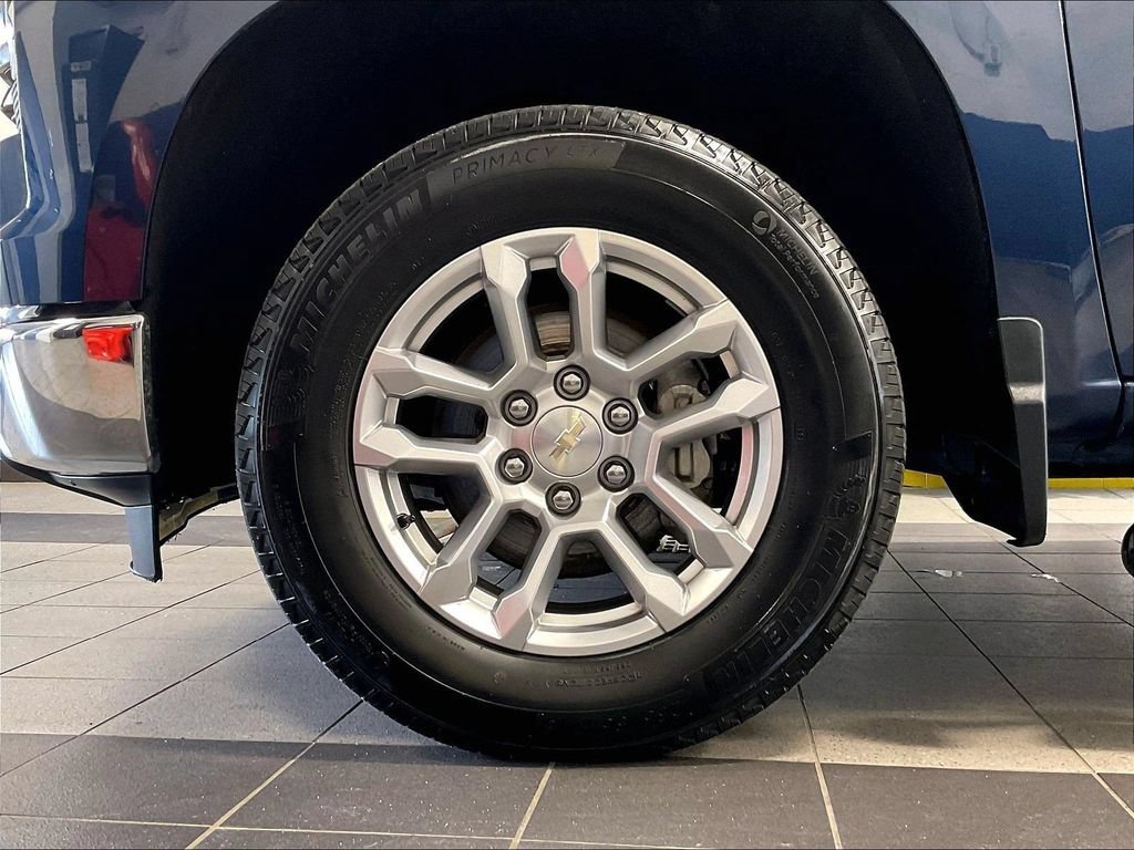 Used 2023 Chevrolet Silverado 1500 LT AWD/4WD image 7
