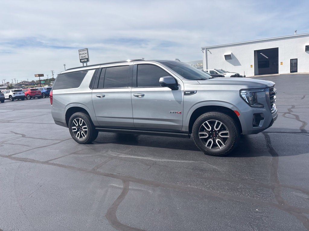 Used 2023 GMC Yukon XL AT4 w/ AT4 Premium Package AWD/4WD image 11