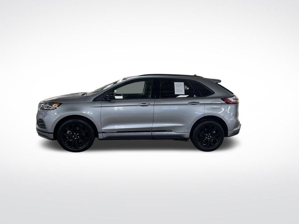 Used 2022 Ford Edge SE w/ Black Appearance Package image 2