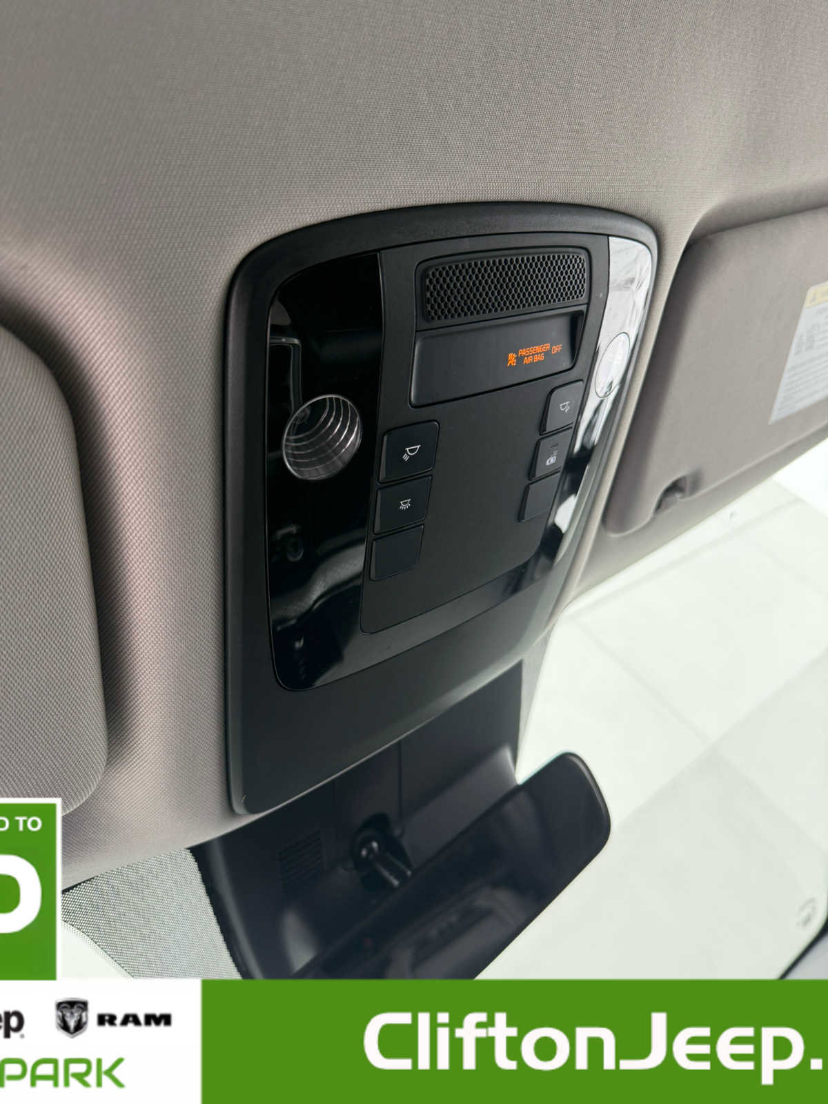 Used 2024 Kia Carnival LX image 20