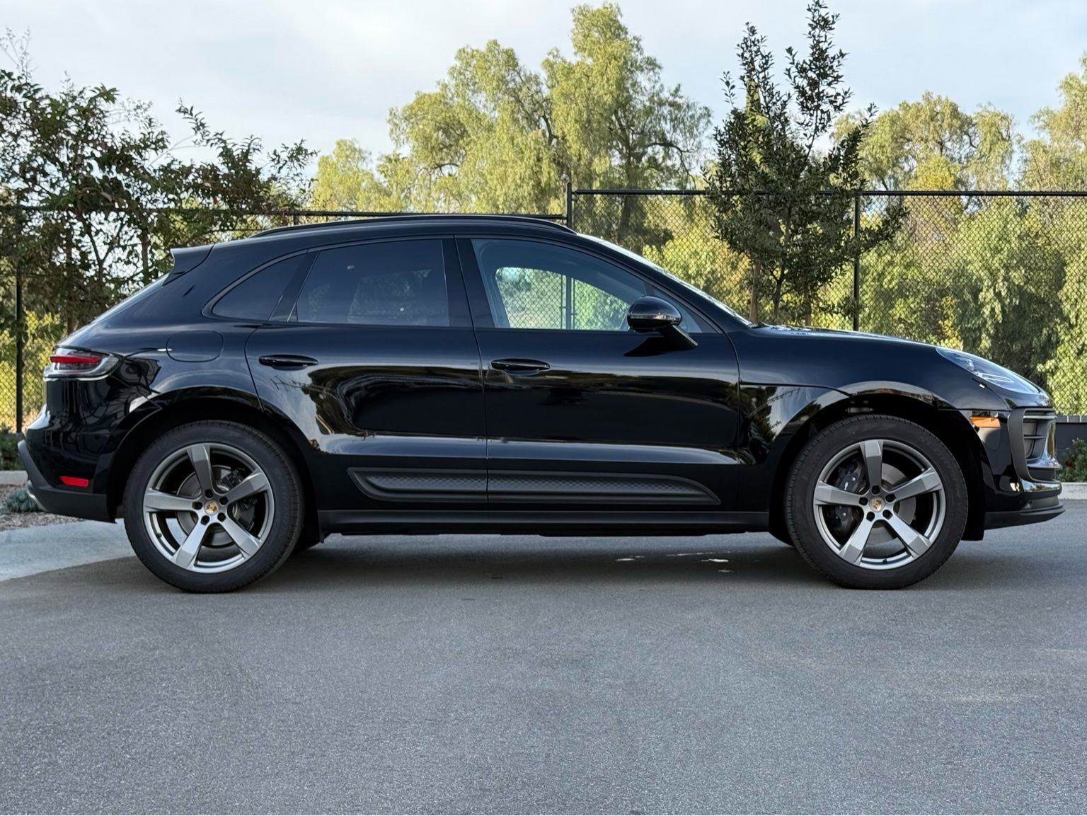 Used 2025 Porsche Macan AWD/4WD image 8