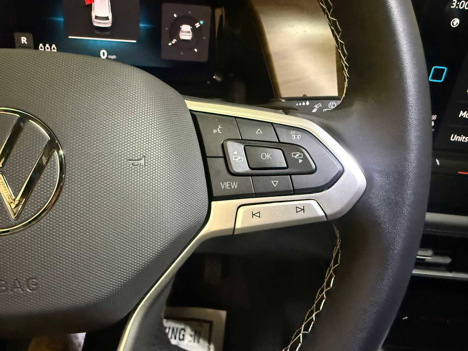 Certified 2025 Volkswagen Atlas SE image 30