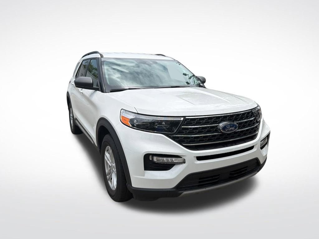 Used 2024 Ford Explorer XLT w/ Equipment Group 202A AWD/4WD image 2