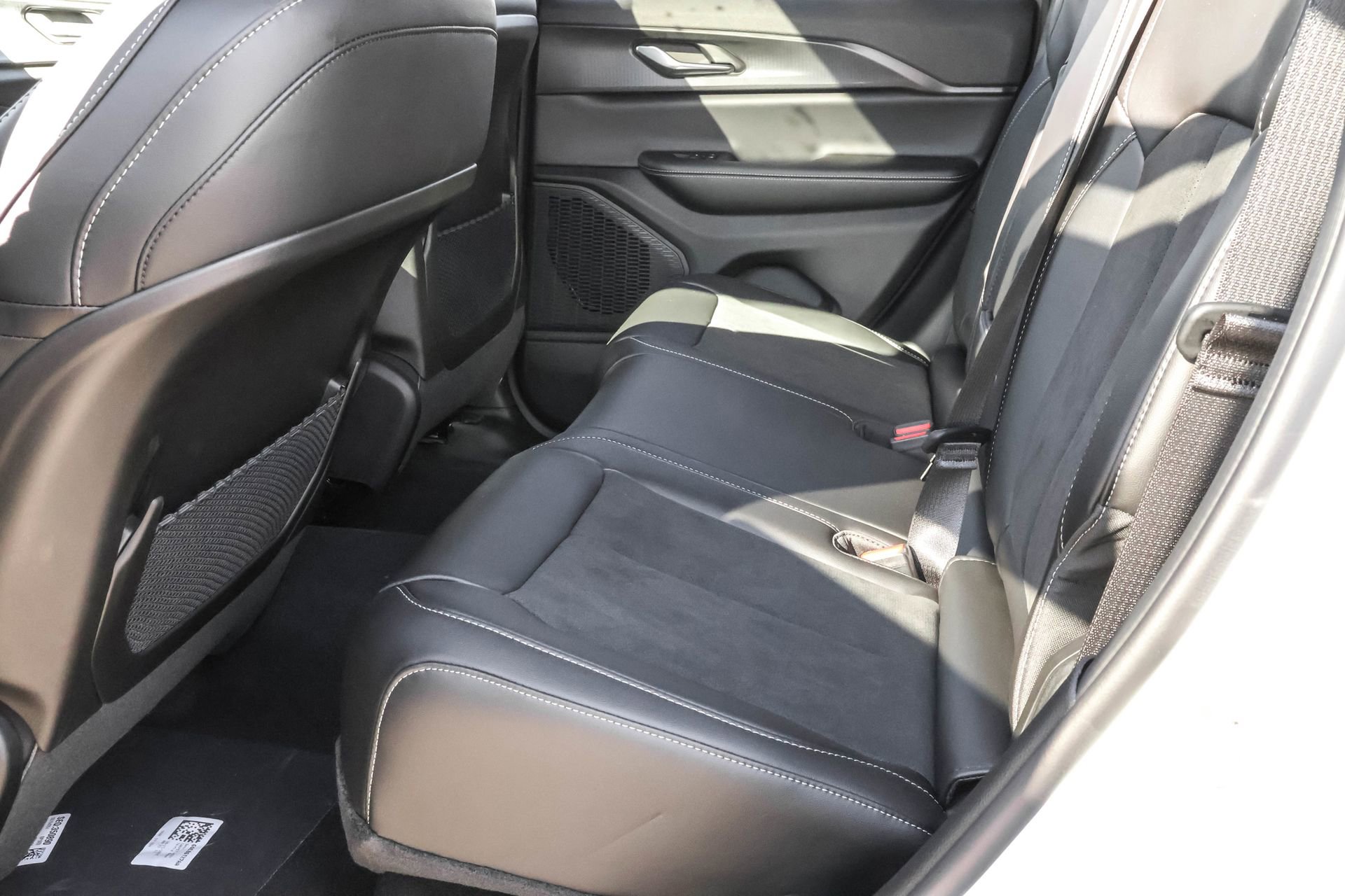 New 2025 Jeep Grand Cherokee Altitude image 16