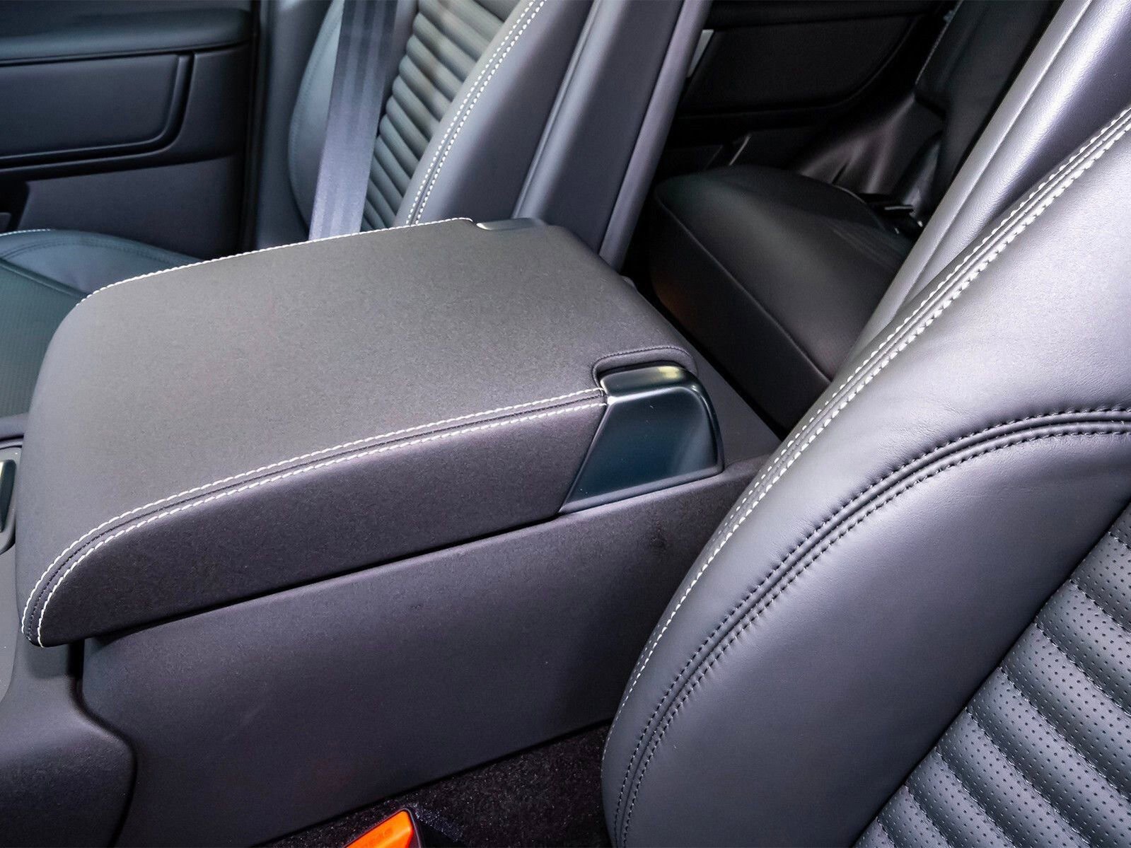 New 2026 Land Rover Discovery Limited Edition image 33