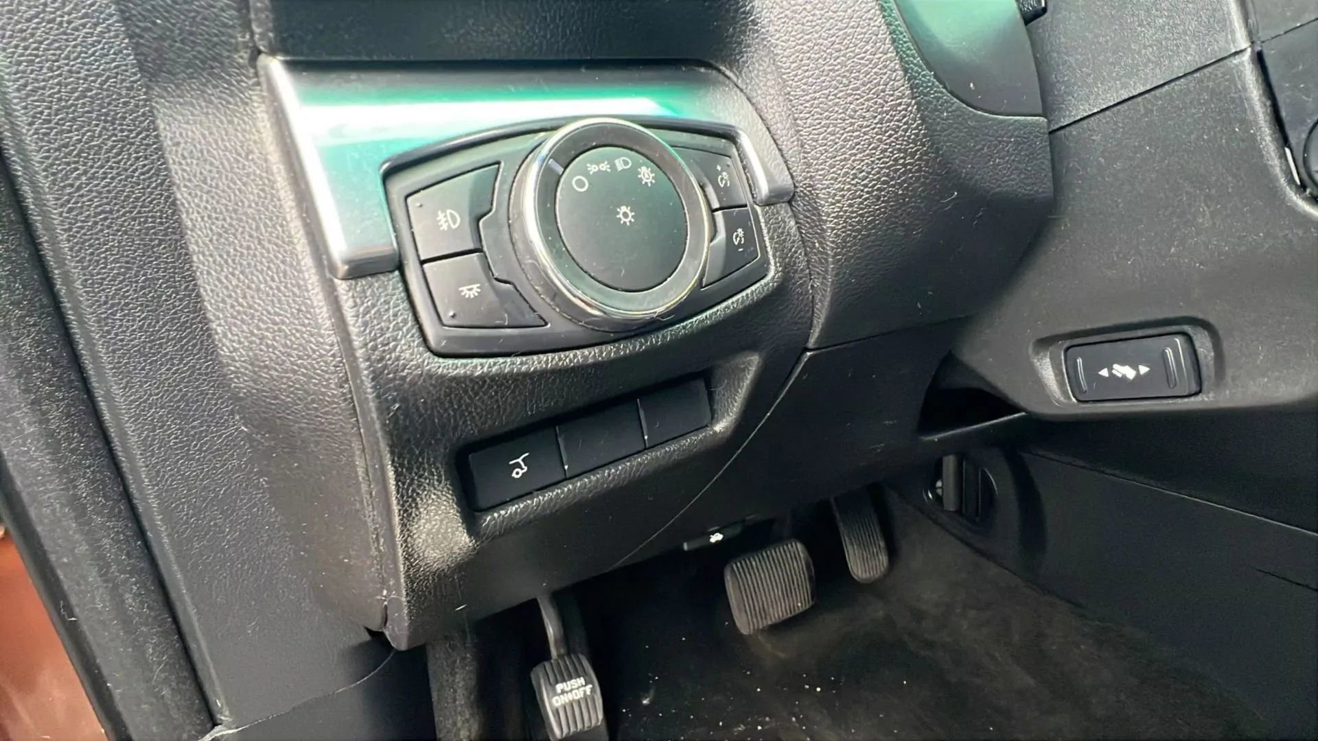 Used 2017 Ford Explorer Limited image 26