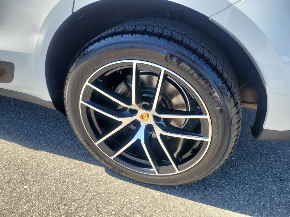Used 2023 Porsche Macan AWD/4WD image 27
