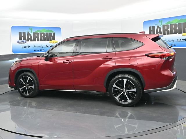 Used 2022 Toyota Highlander XSE FWD image 3