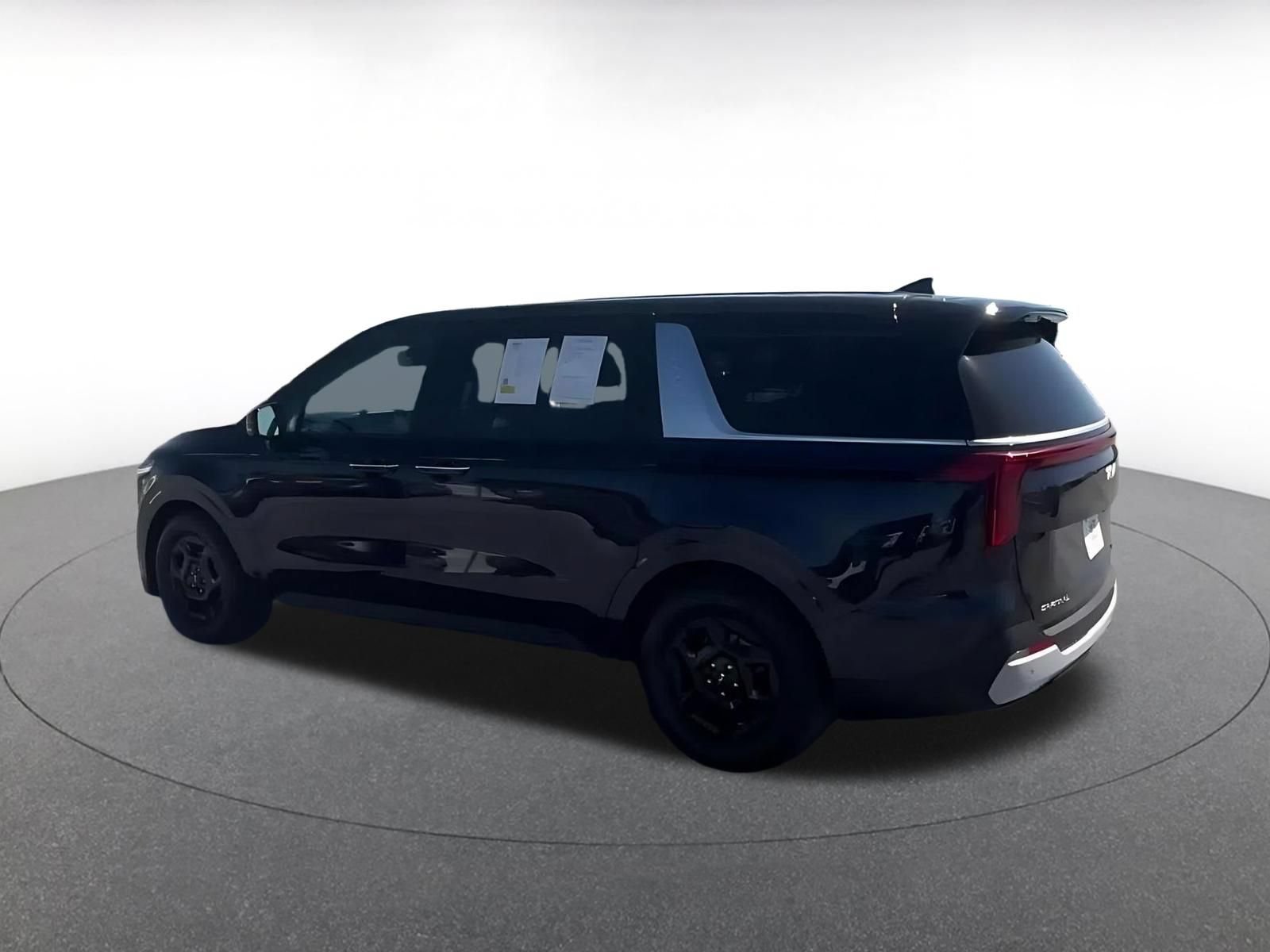 Used 2026 Kia Carnival FWD image 9