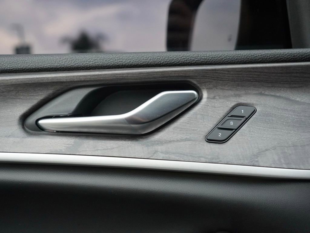 Used 2023 Jeep Grand Cherokee Limited image 11