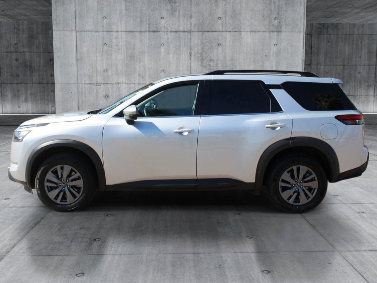 Used 2025 Nissan Pathfinder SV AWD/4WD image 3