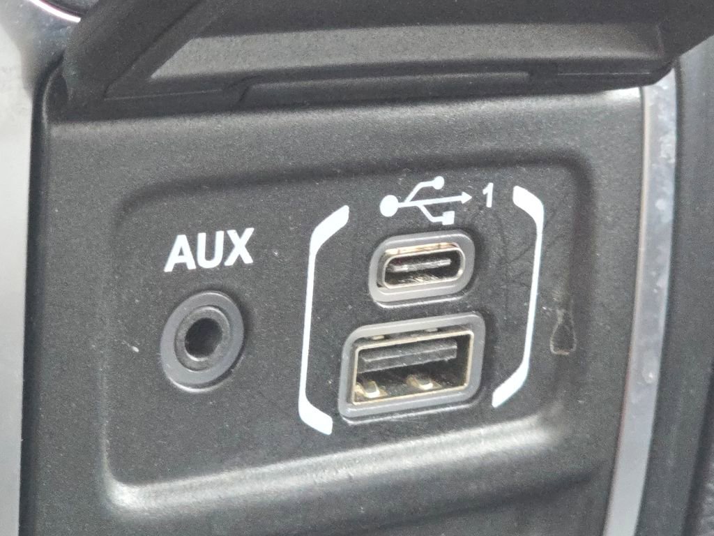 Used 2022 Jeep Wrangler Unlimited Sahara image 32