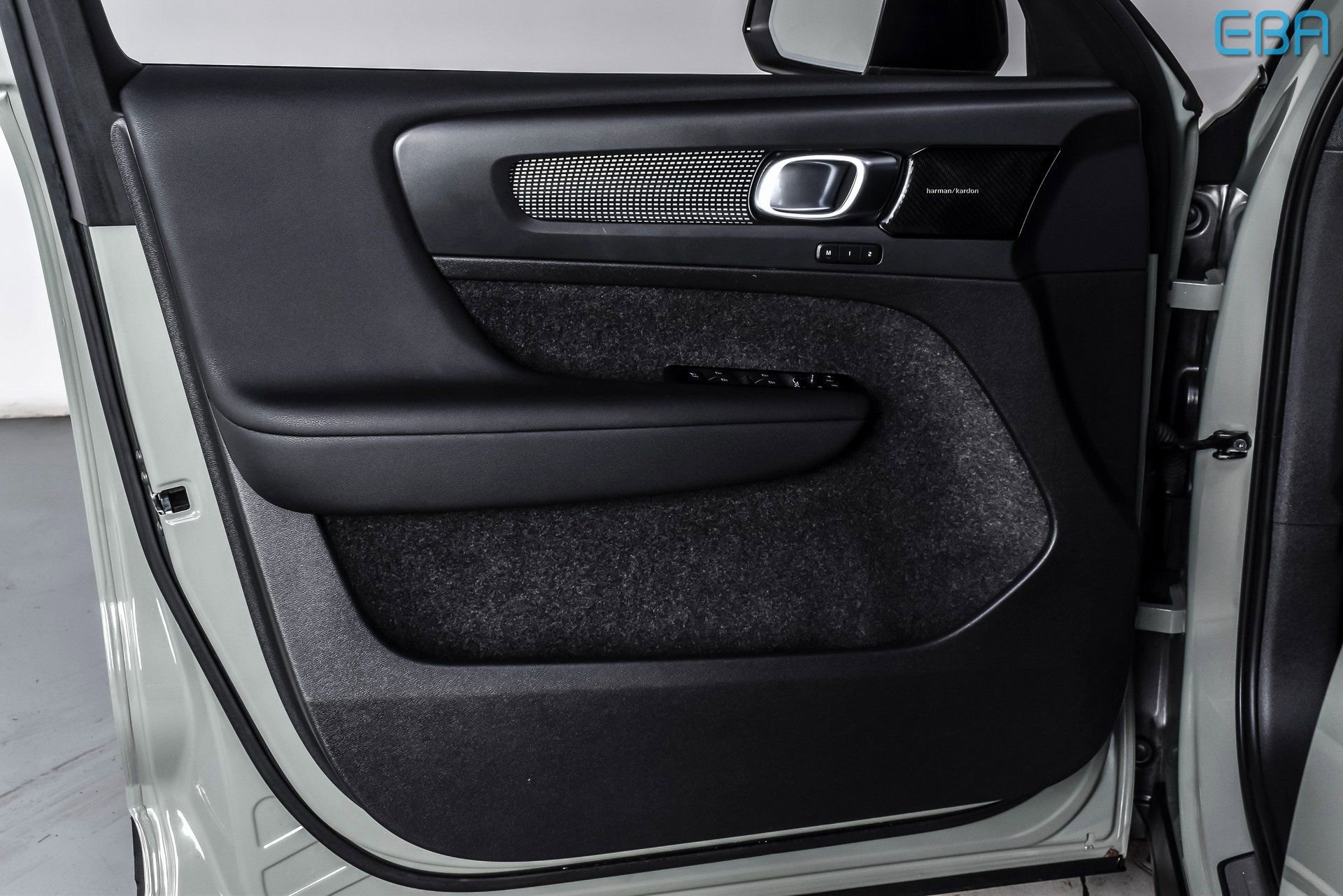 Used 2022 Volvo XC40 P8 Recharge Ultimate image 14