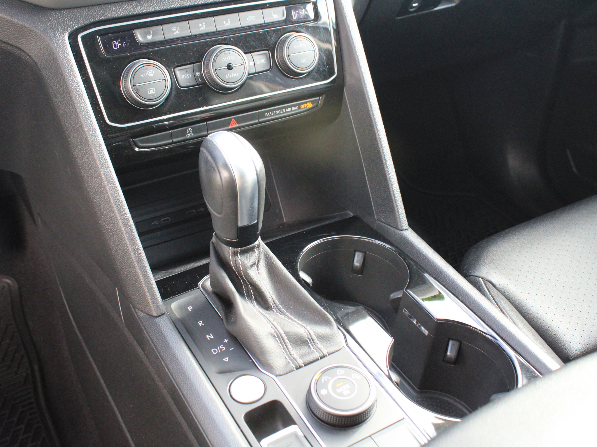 Used 2023 Volkswagen Atlas SEL AWD/4WD image 23
