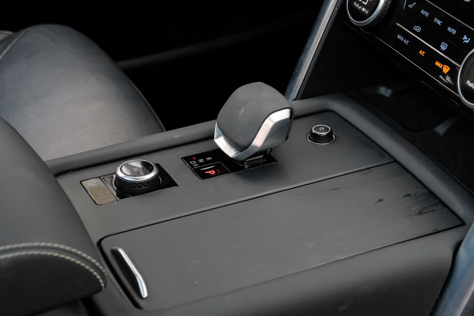 Used 2023 Land Rover Discovery S R-Dynamic image 30