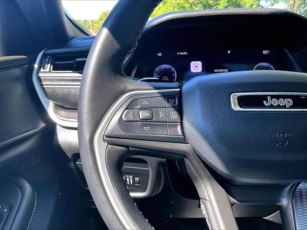 Used 2023 Jeep Grand Cherokee Altitude AWD/4WD image 23